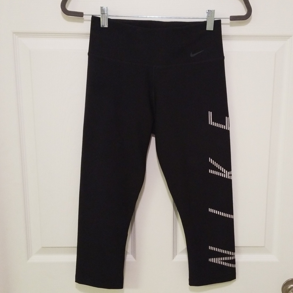 Nike Legend Capri Tights